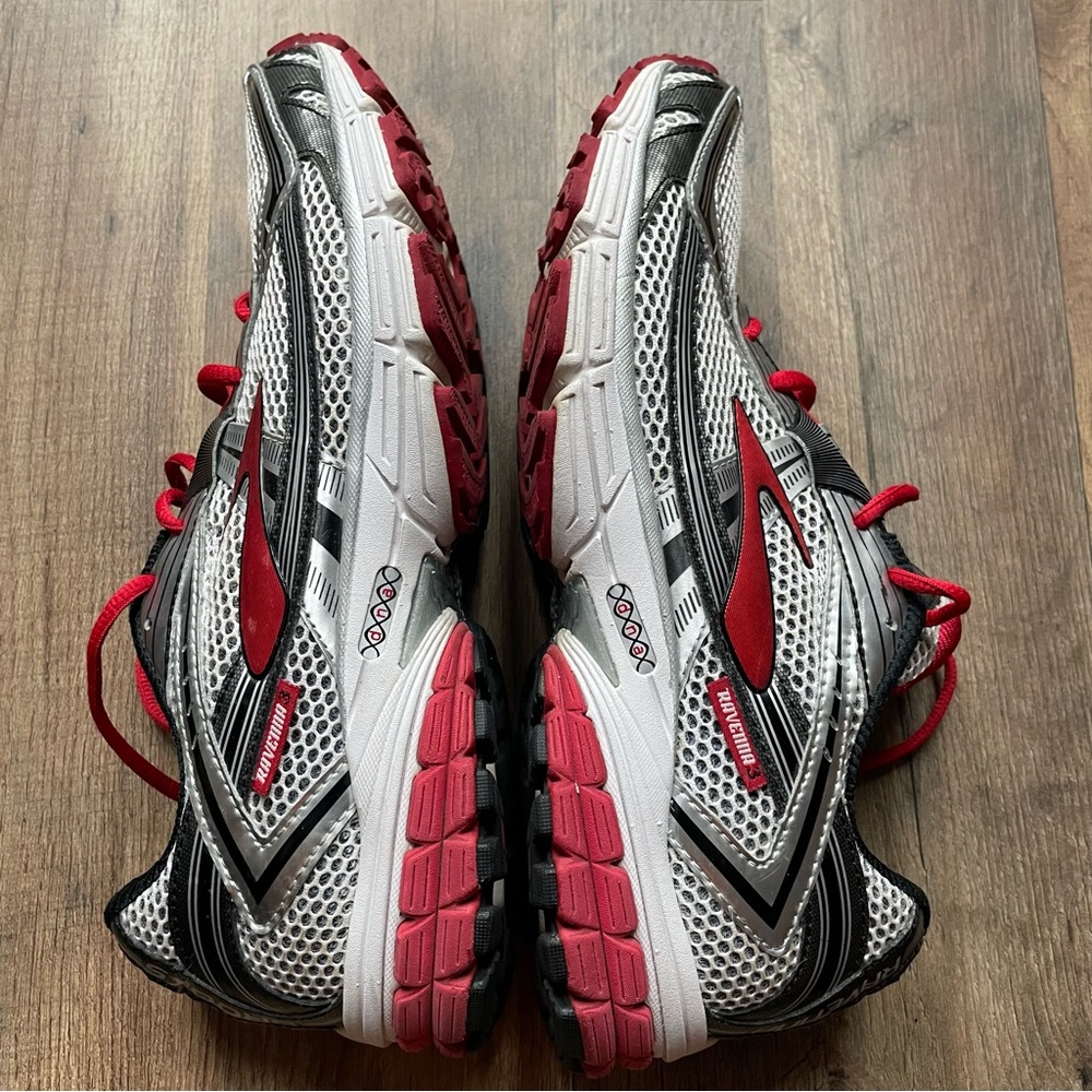 Brooks Ravenna Red and Black Men’s Running Shoes - Picture 9 of 14